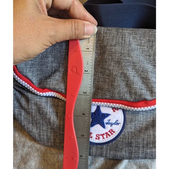 NWT Converse All Star Chuck Taylor Grey/ Multi Crossbody, Fanny Pack, Waist Bag - Picture 8 of 13